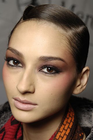 Fall/Winter 2008 Trend – Matching Nail and Eye Color