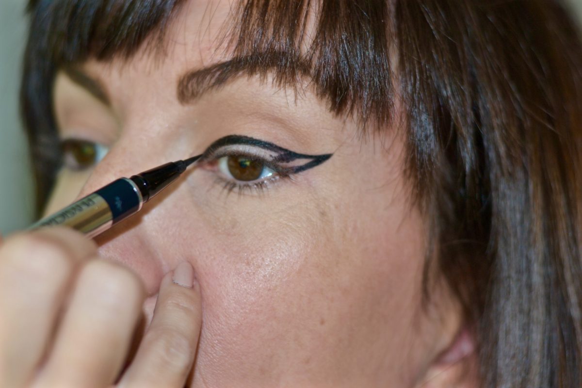 how-to-draw-a-cat-eye-beauty-blogger-jennifer-duvall